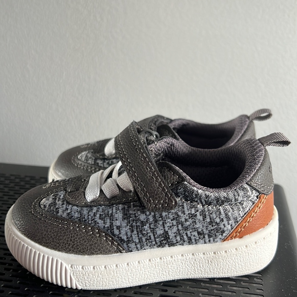 Carters sneakers size 4